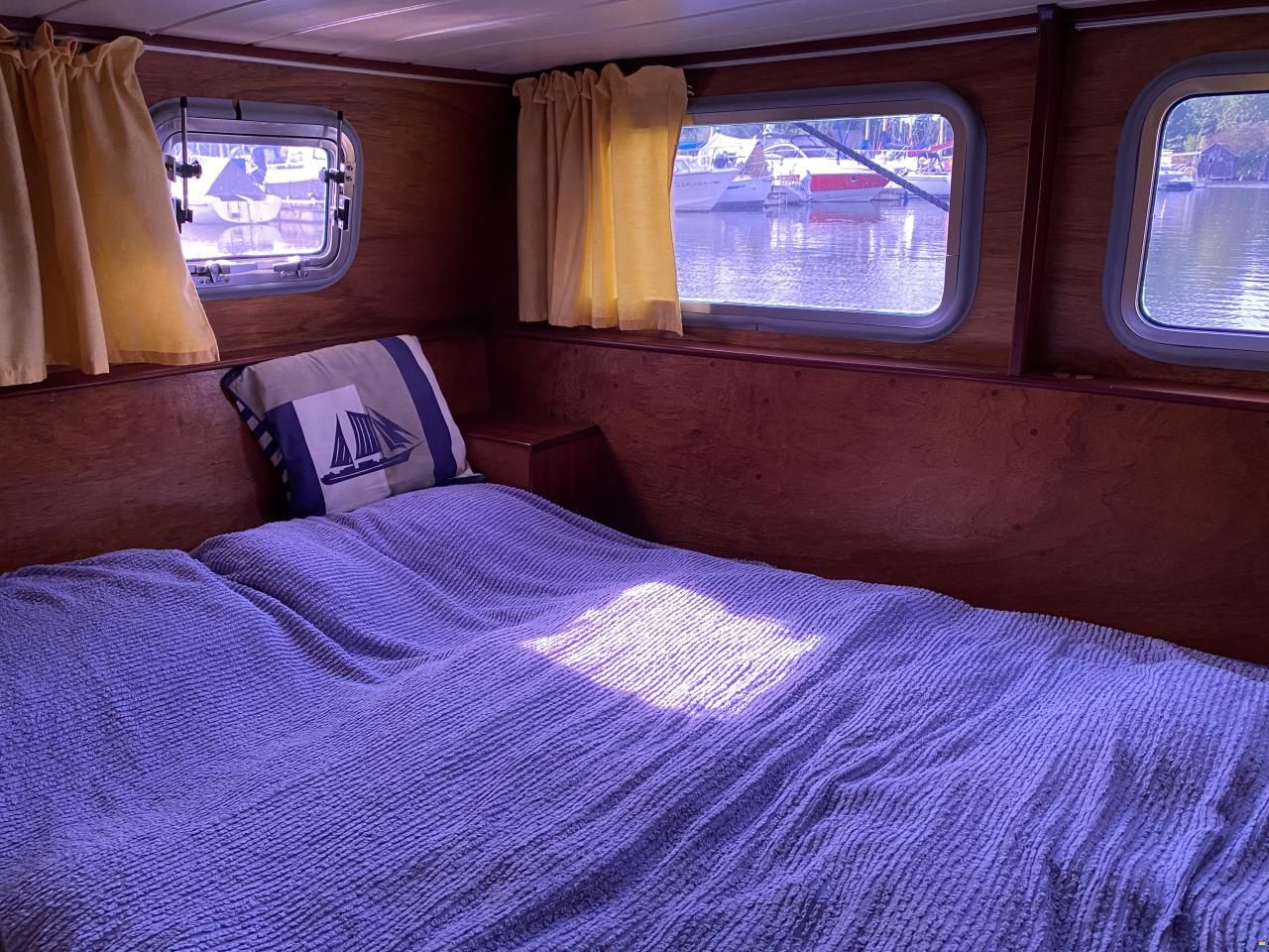 Motoryacht Hausboot Refit Liegeplatz
