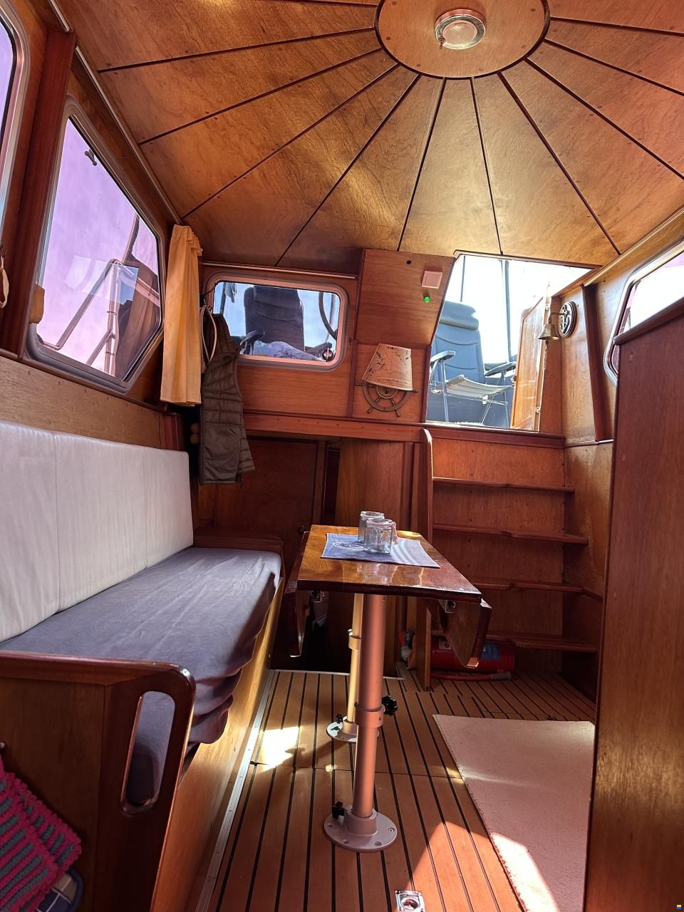 Motoryacht Hausboot Refit Liegeplatz