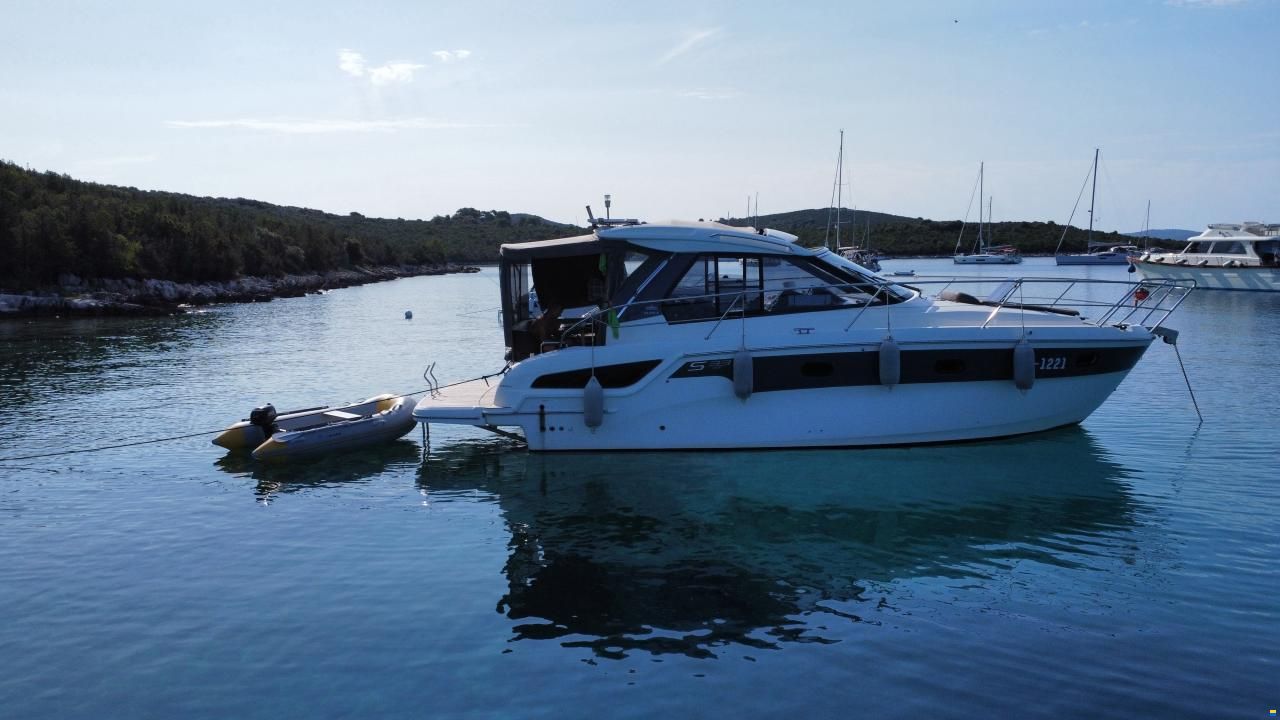 Bavaria S 33 HT