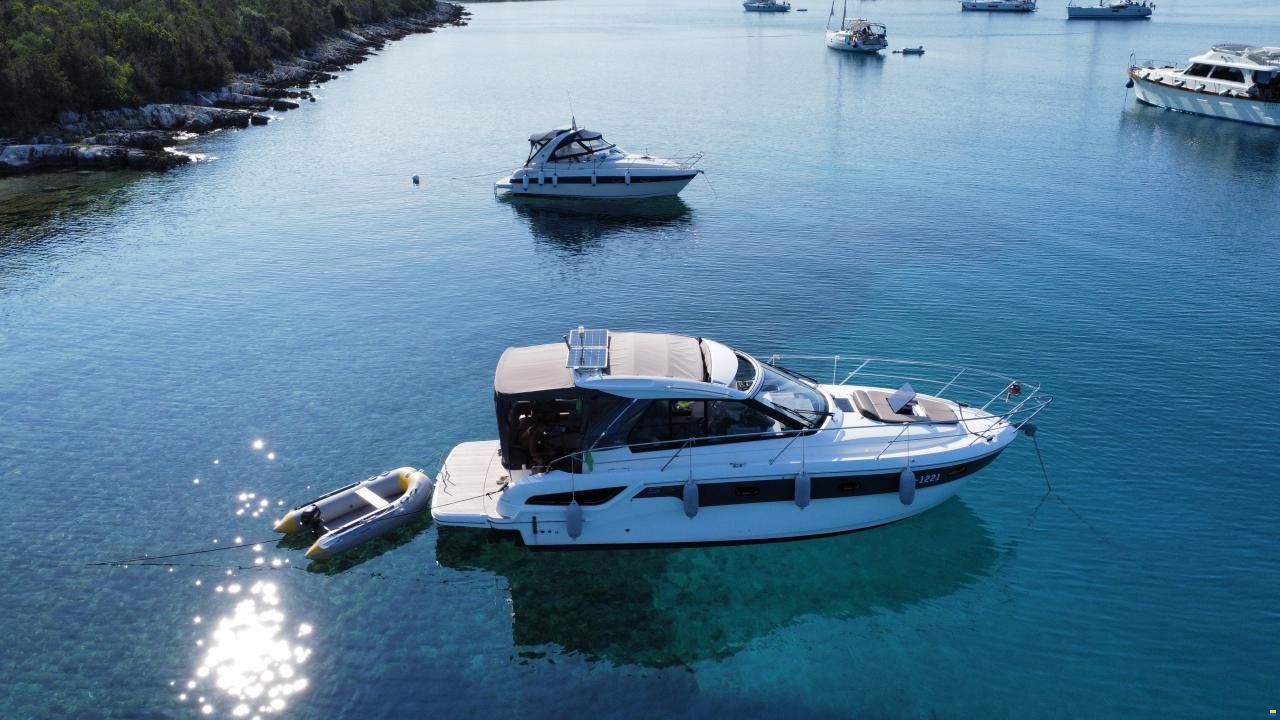 Bavaria S 33 HT