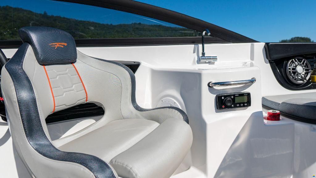 Fibrafort 212 Bowrider, nu eindelijk weer uit voor