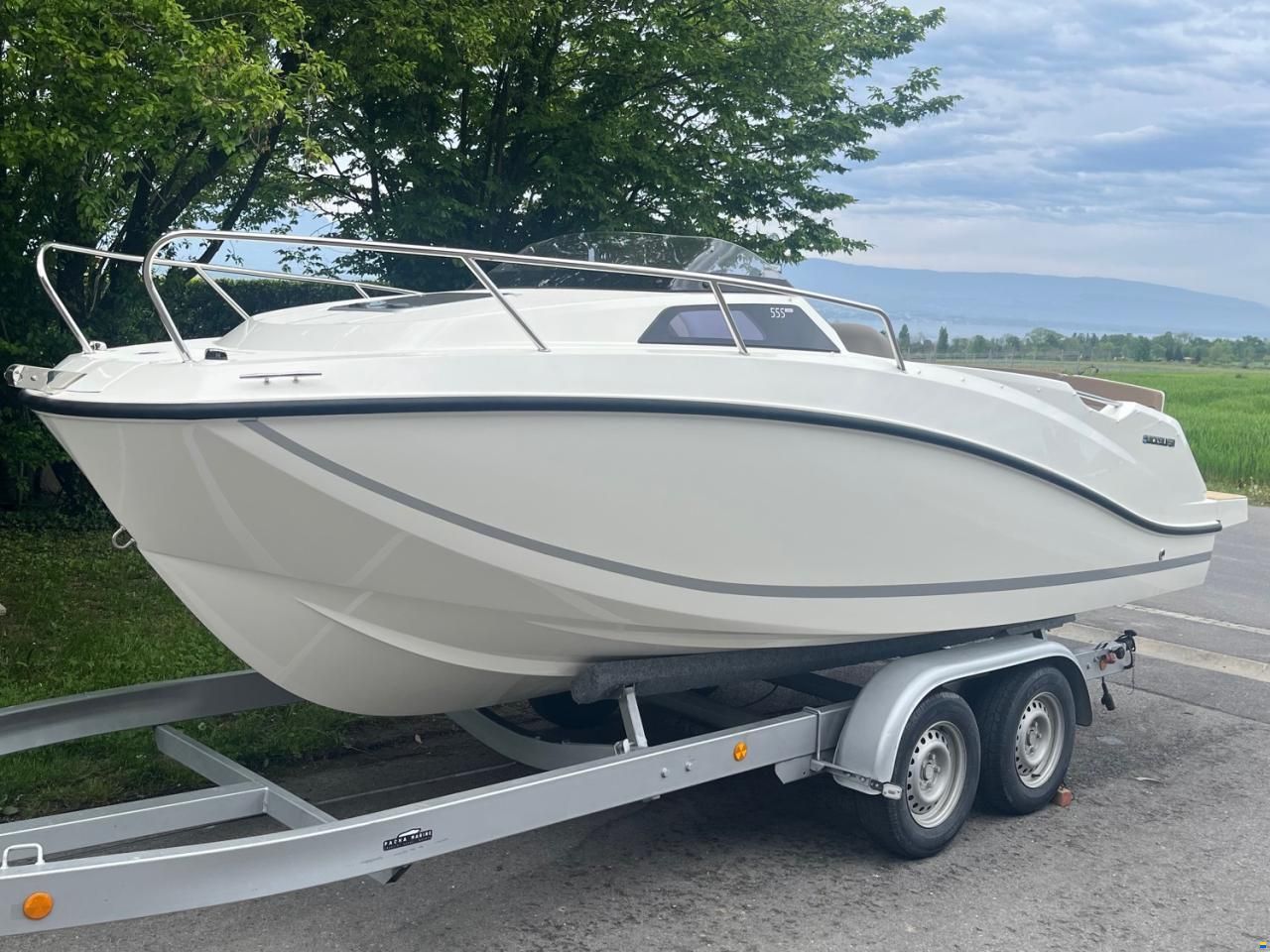 Quicksilver 555 Cabin + Mercury F80