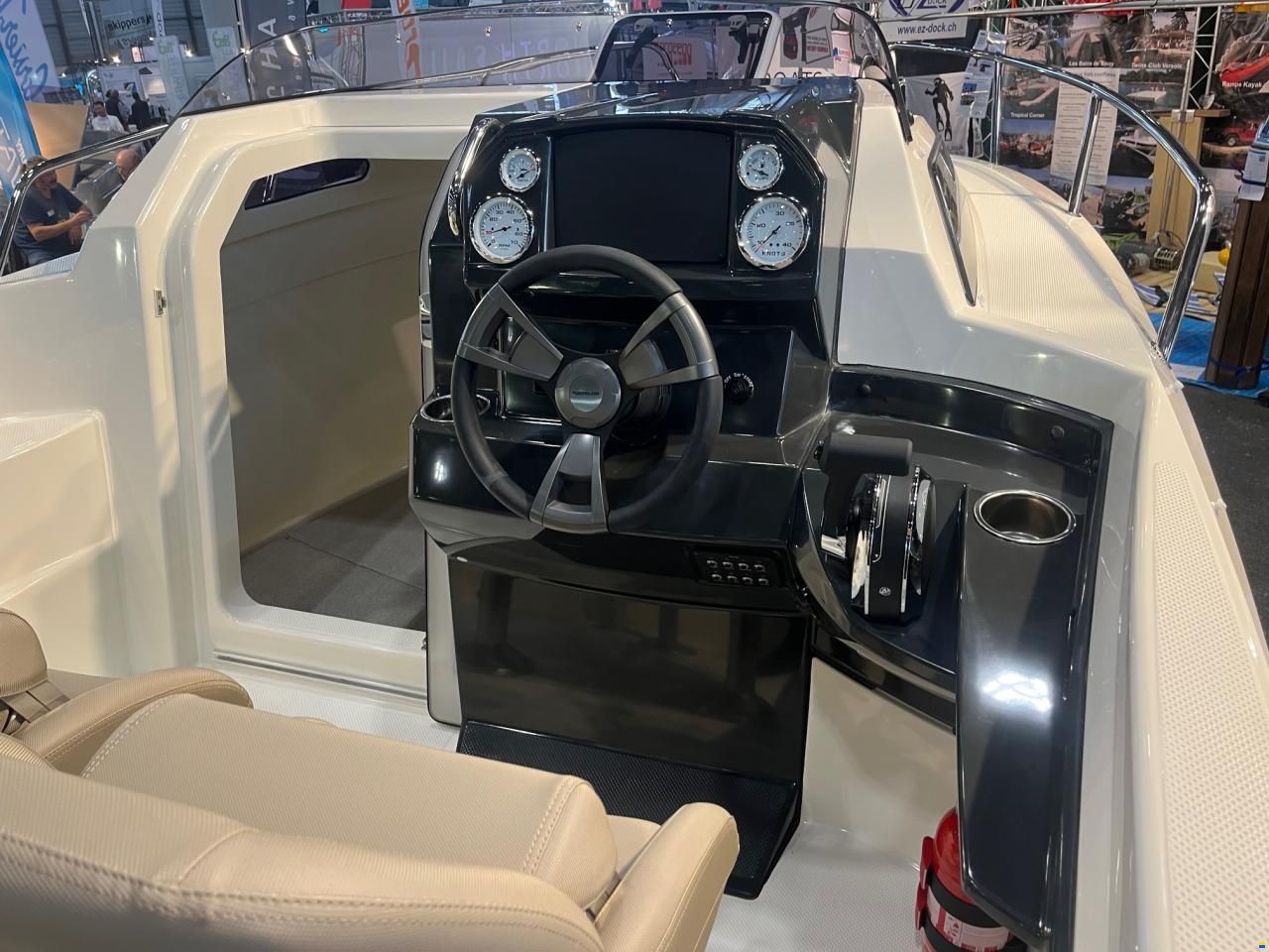 Quicksilver 555 Cabin + Mercury F80