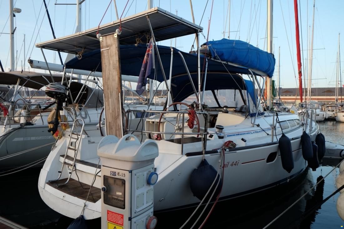 Jeanneau Sun Odyssey 44i Owners Version