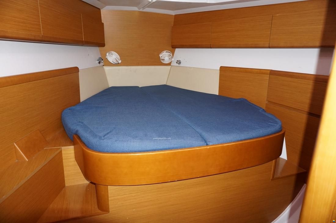 Jeanneau Sun Odyssey 44i Owners Version