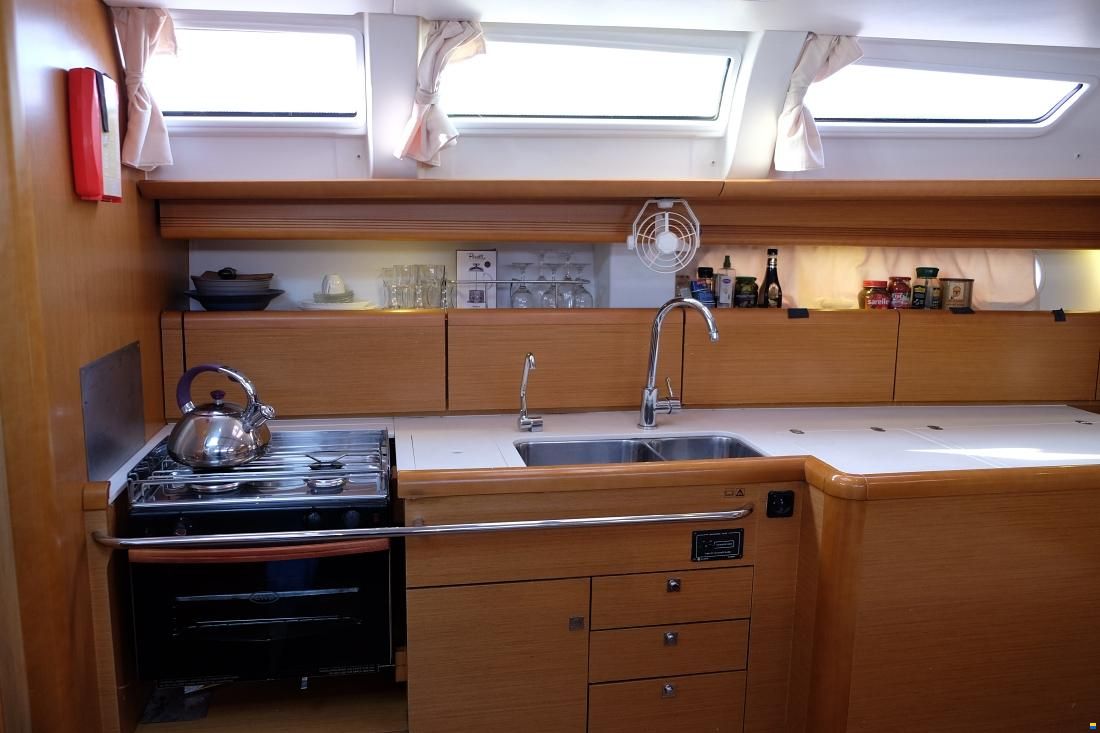 Jeanneau Sun Odyssey 44i Owners Version