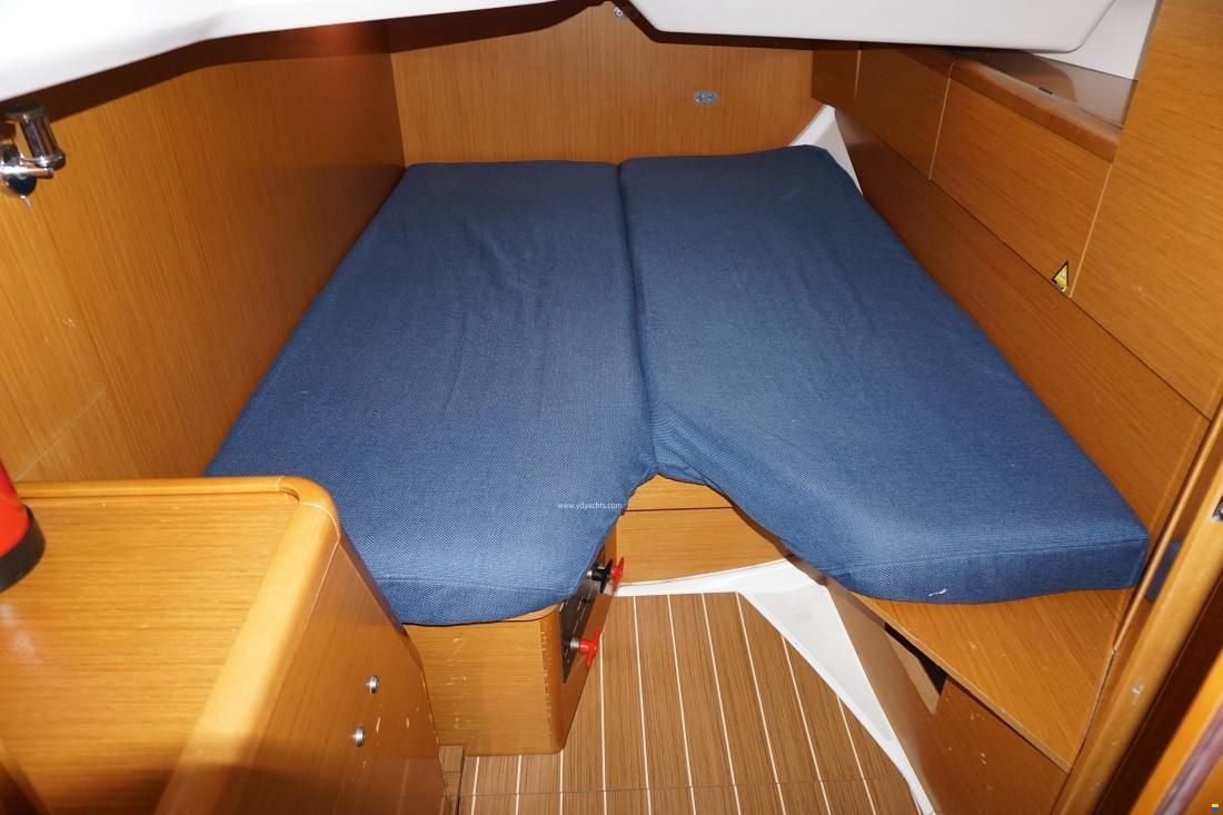 Jeanneau Sun Odyssey 44i Owners Version