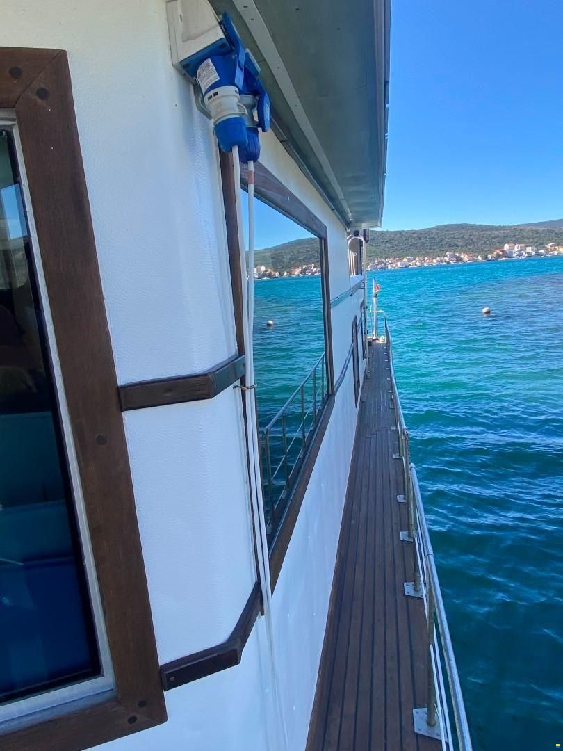 House Boat 13.84 meters