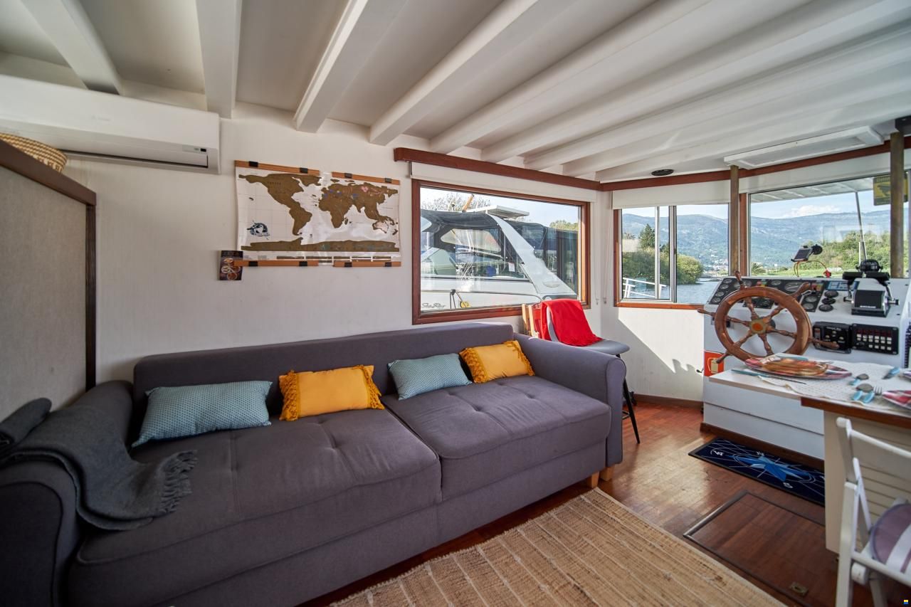 House Boat 13.84 meters