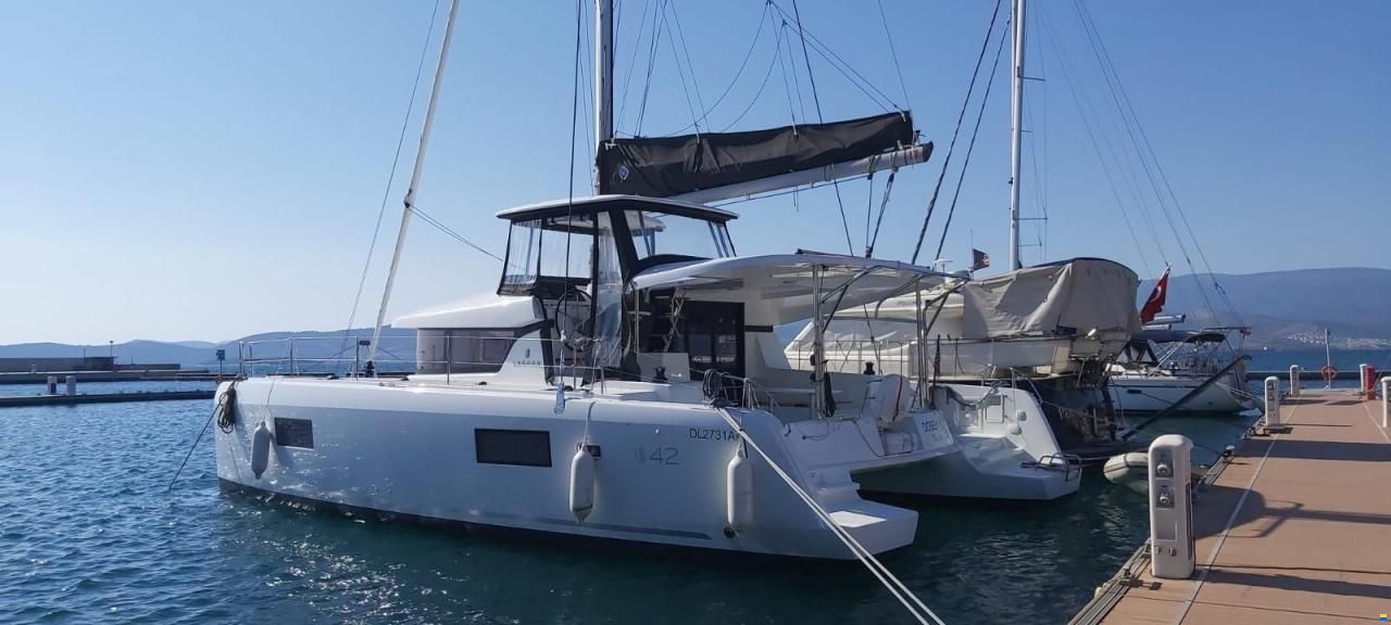 Lagoon 42
