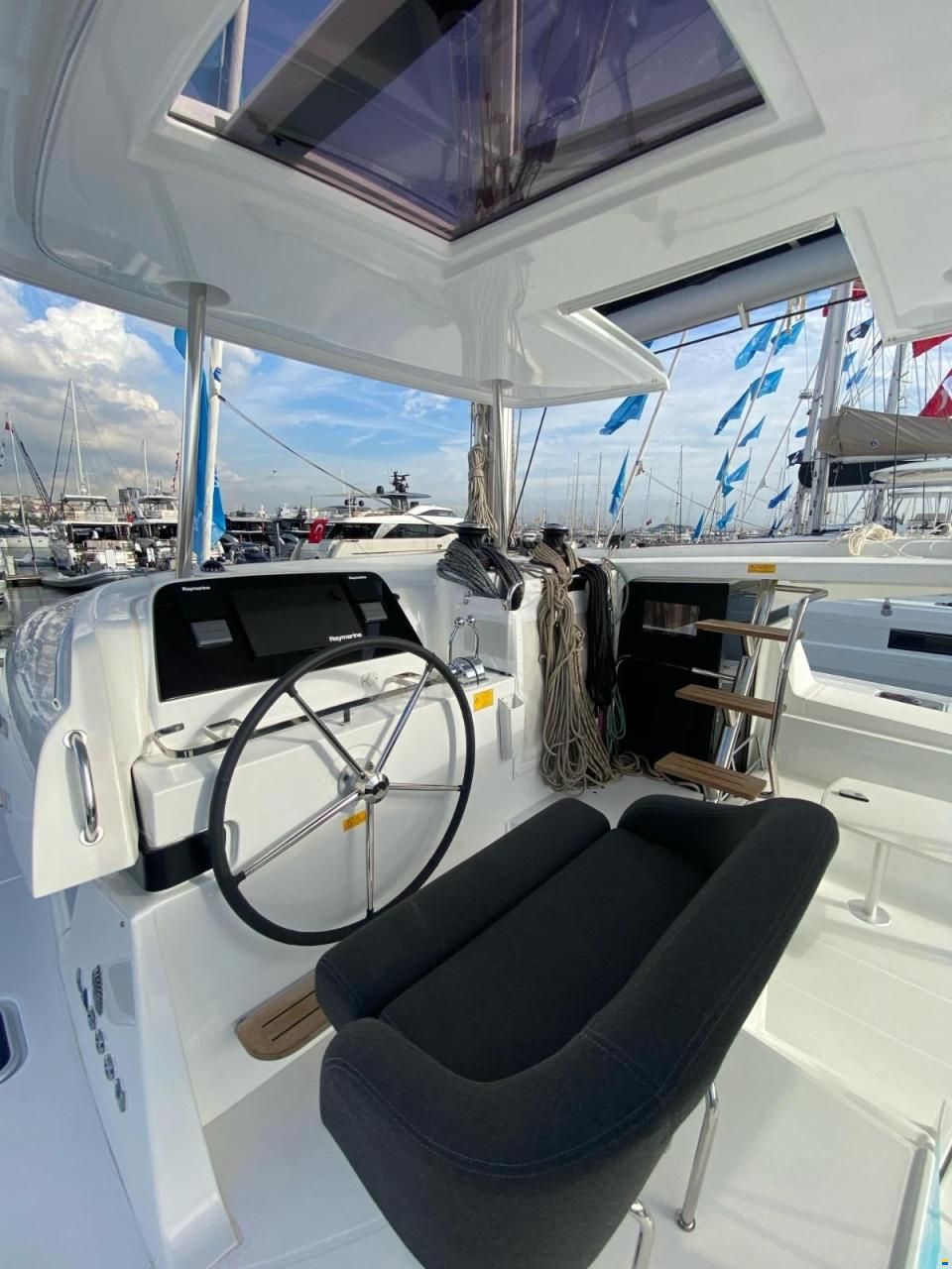 Lagoon 42
