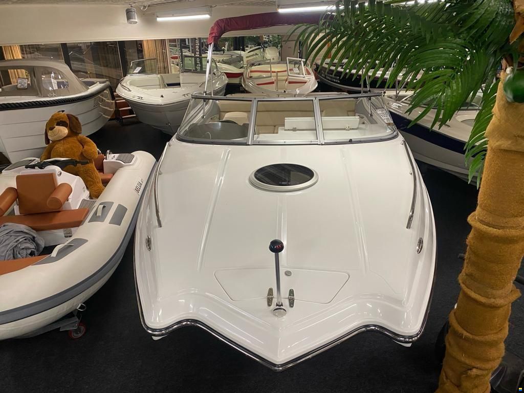 Rinker MTX 220