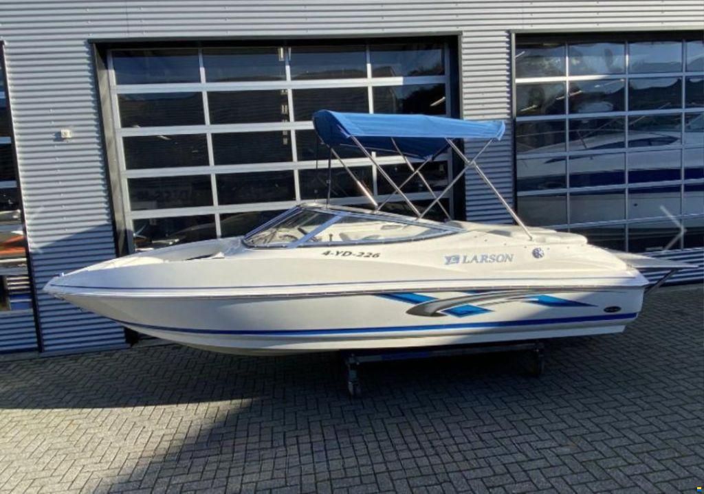 Larson Senza 186 Bowrider