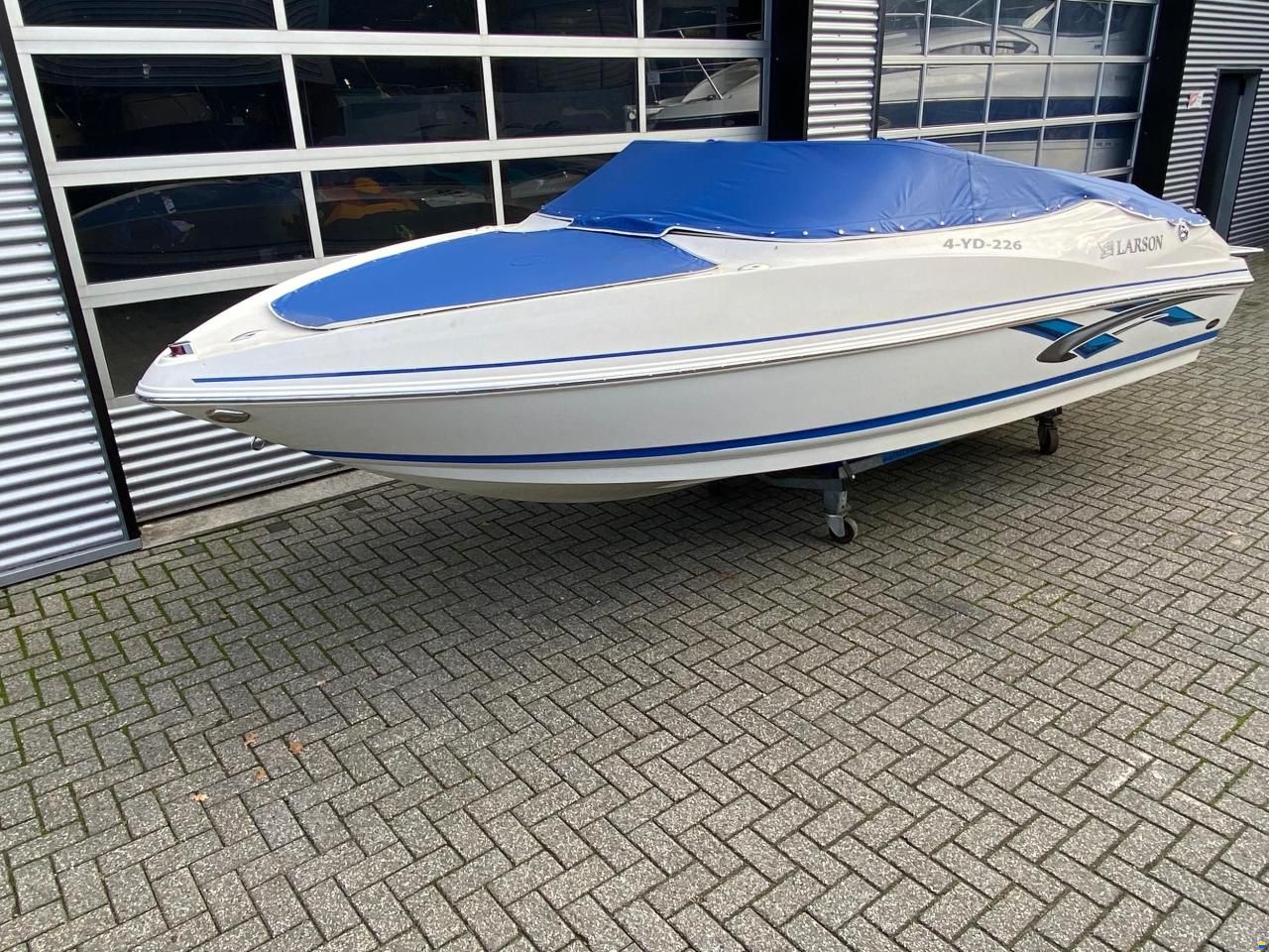 Larson Senza 186 Bowrider