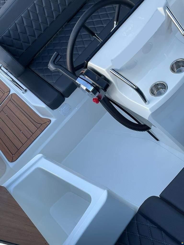 M&D Boote Q 630 Tender
