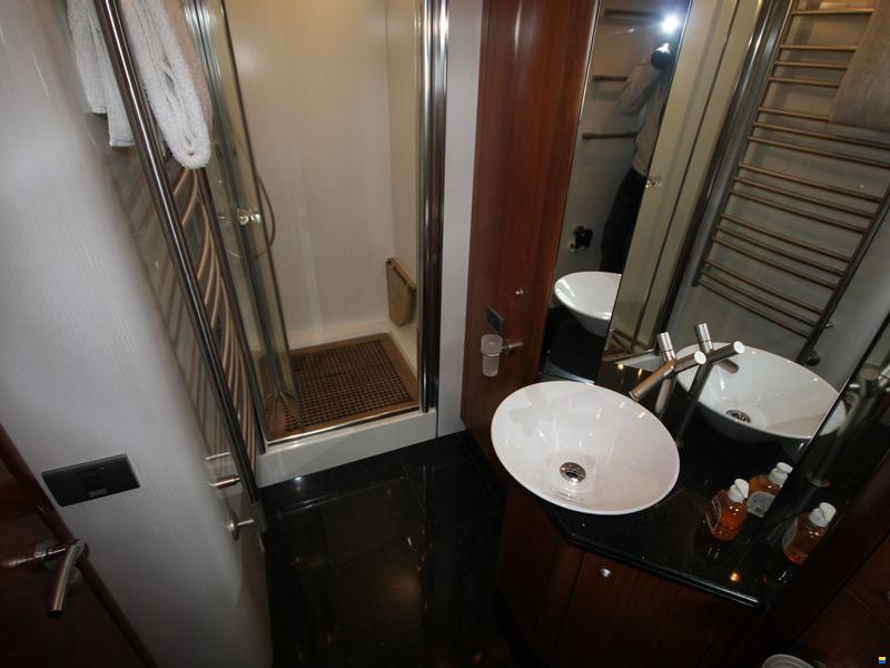 Sunseeker 75 Yacht