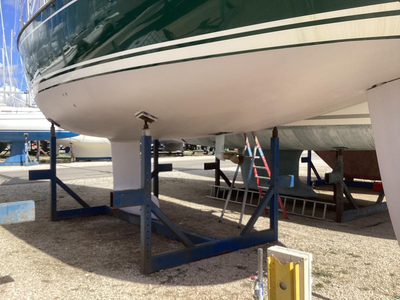 Hanse 411