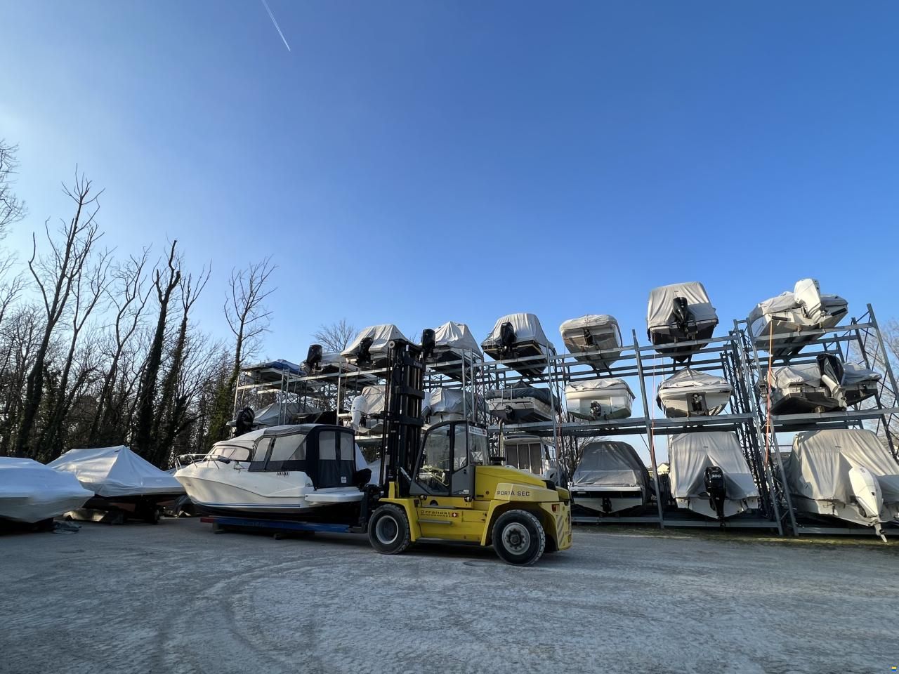 Trockenhafen mit Einwasserung Service