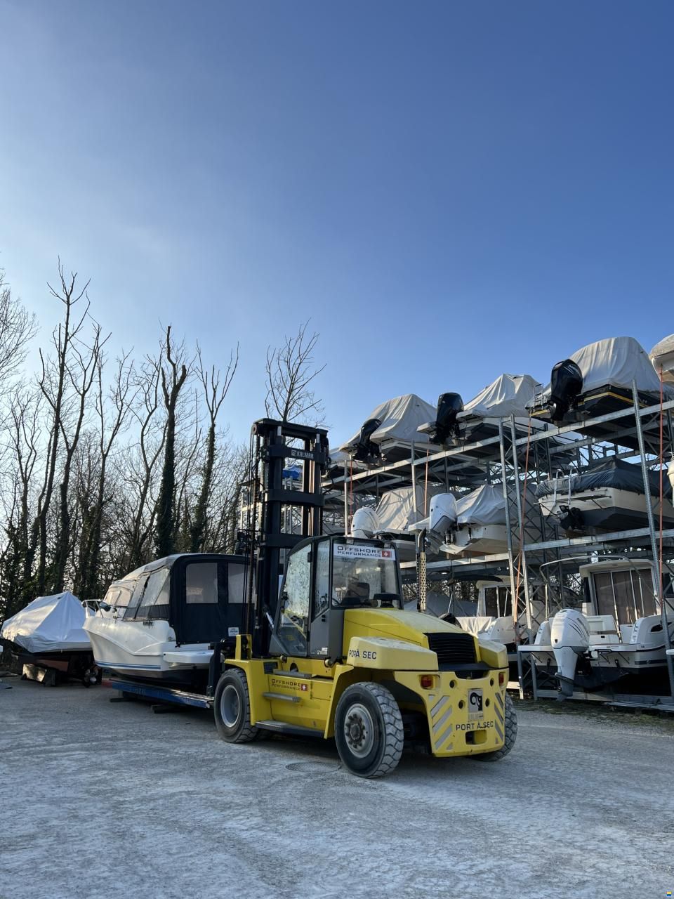 Trockenhafen mit Einwasserung Service