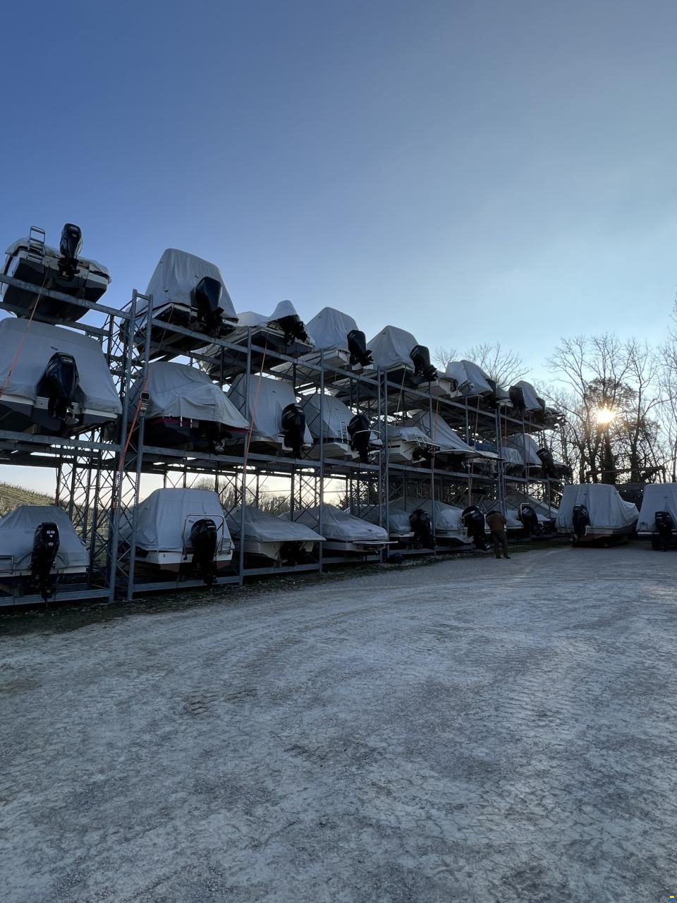 Trockenhafen mit Einwasserung Service