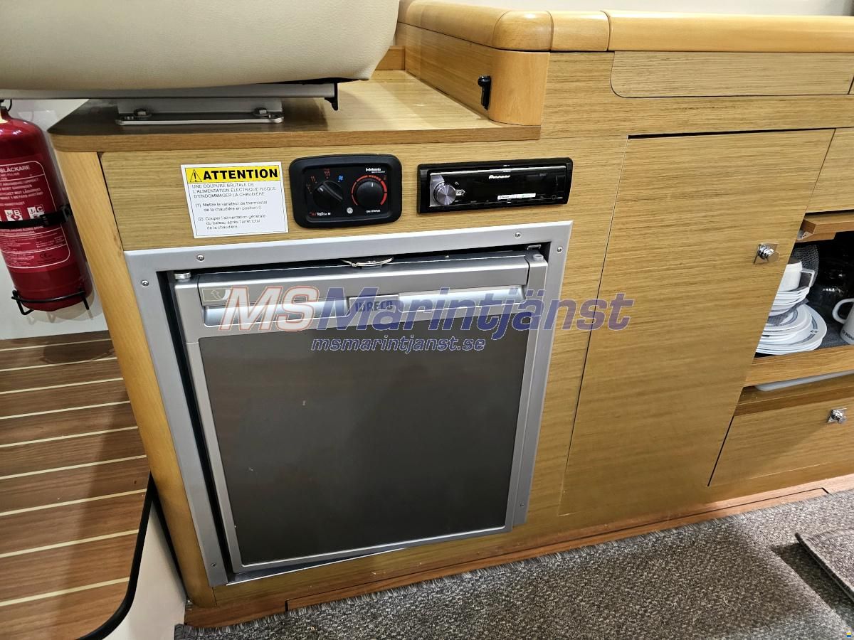 Jeanneau Merry Fisher 10