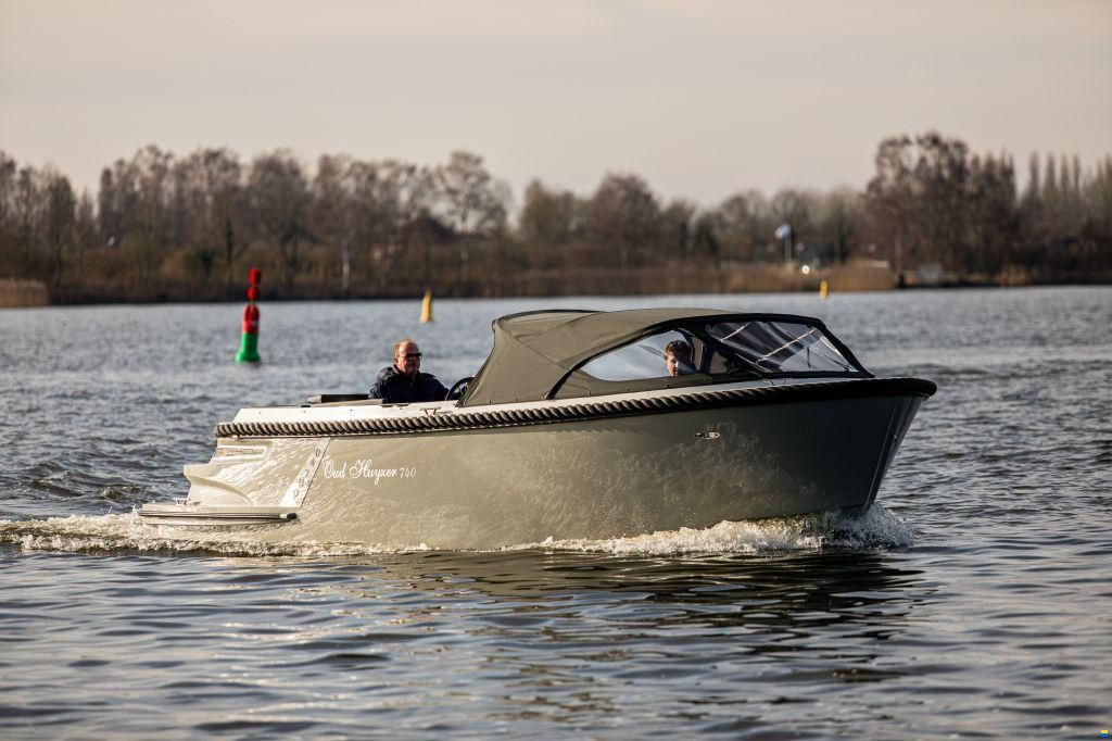 Oud Huijzer 740 tender