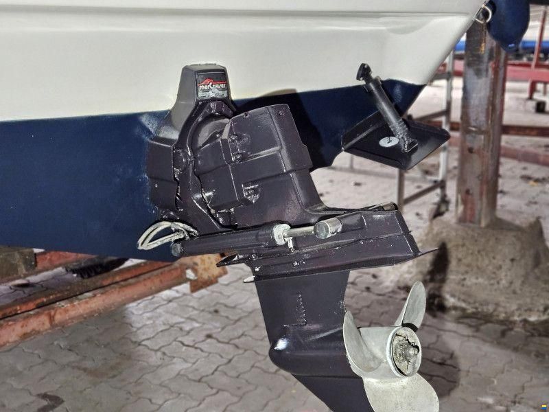 Sea Ray 250 Express Cruiser