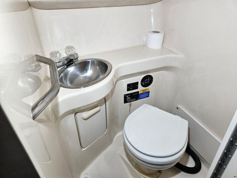 Sea Ray 250 Express Cruiser