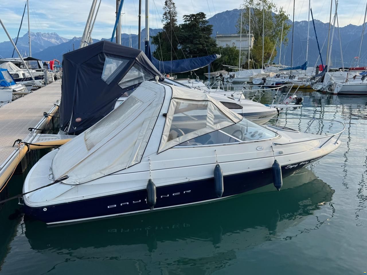 Bayliner Capri 2052