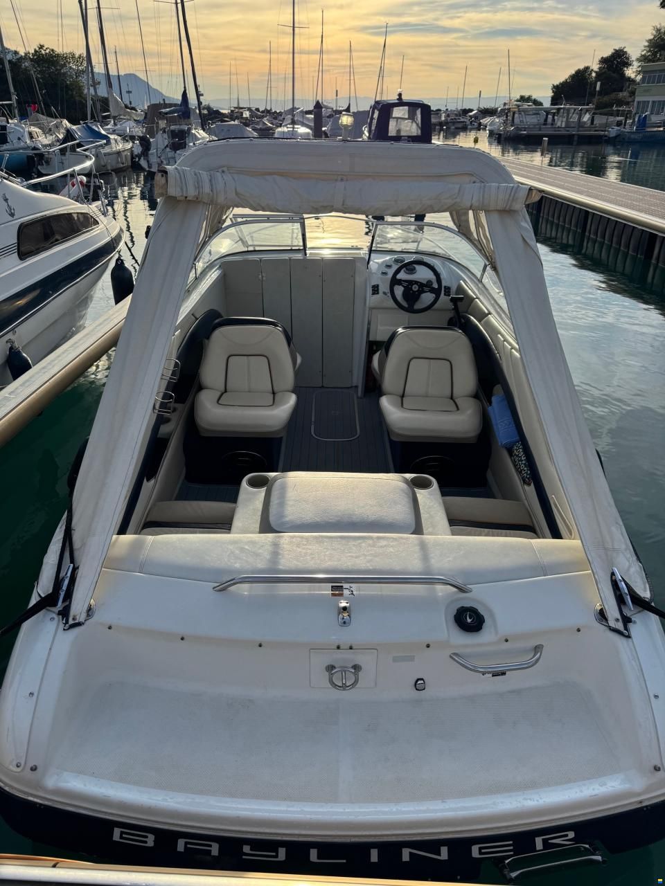 Bayliner Capri 2052