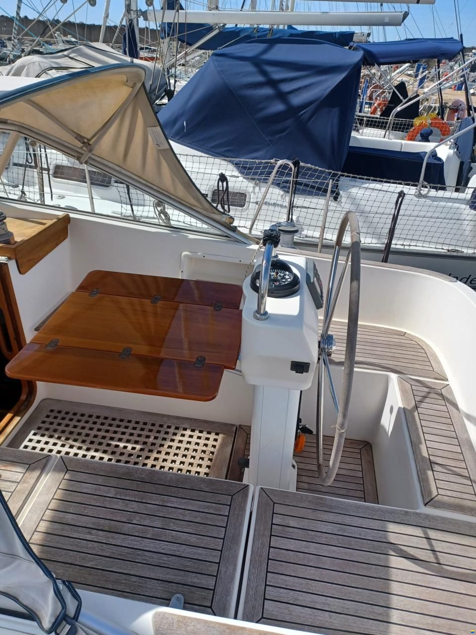 Hallberg-Rassy HR 37