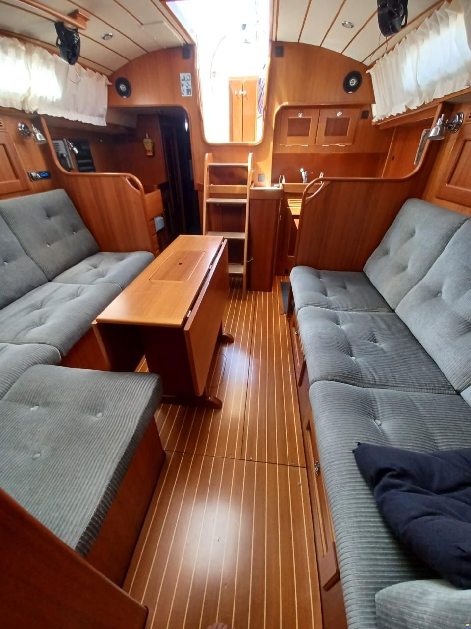Hallberg-Rassy HR 37