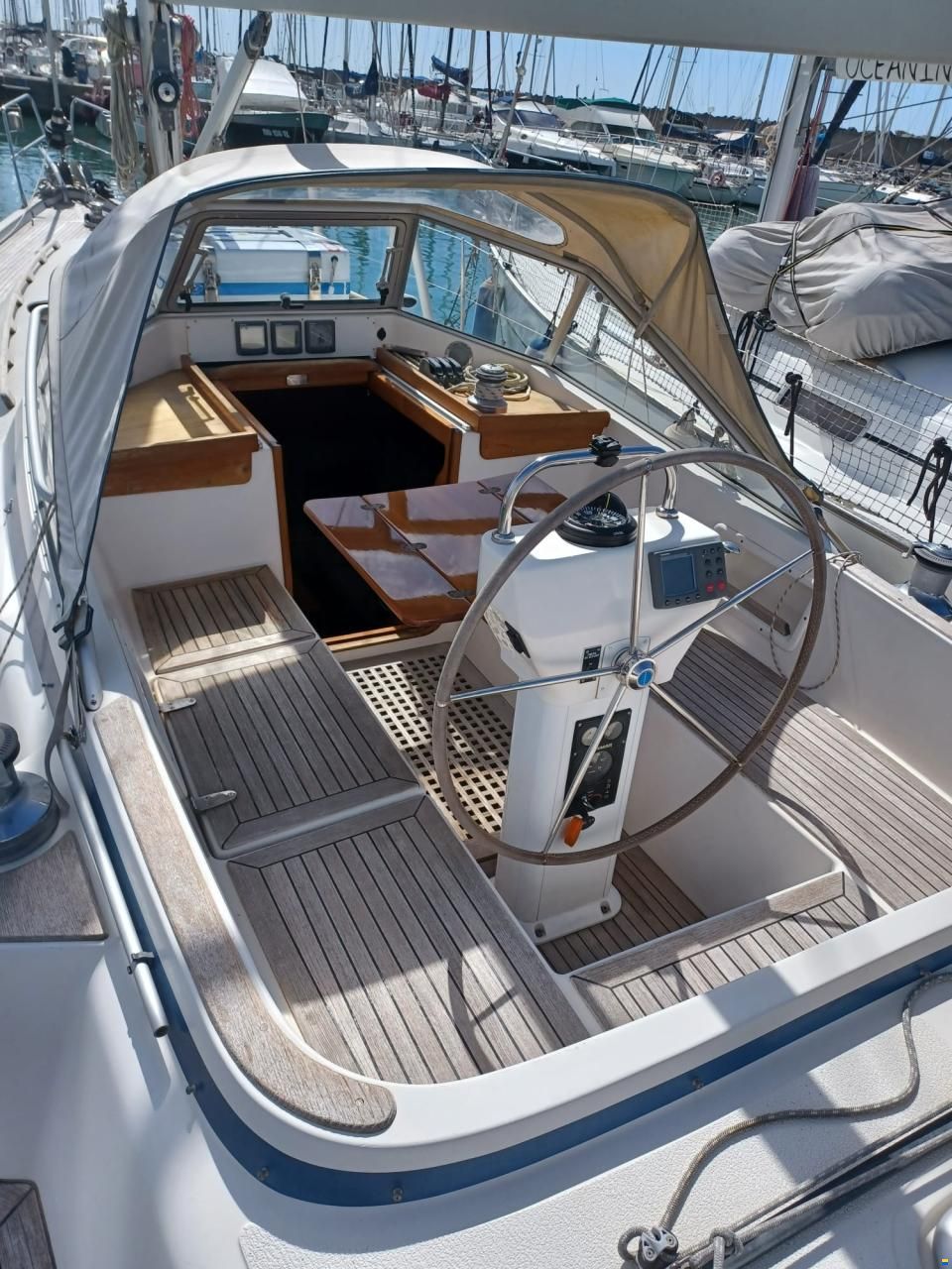 Hallberg-Rassy HR 37