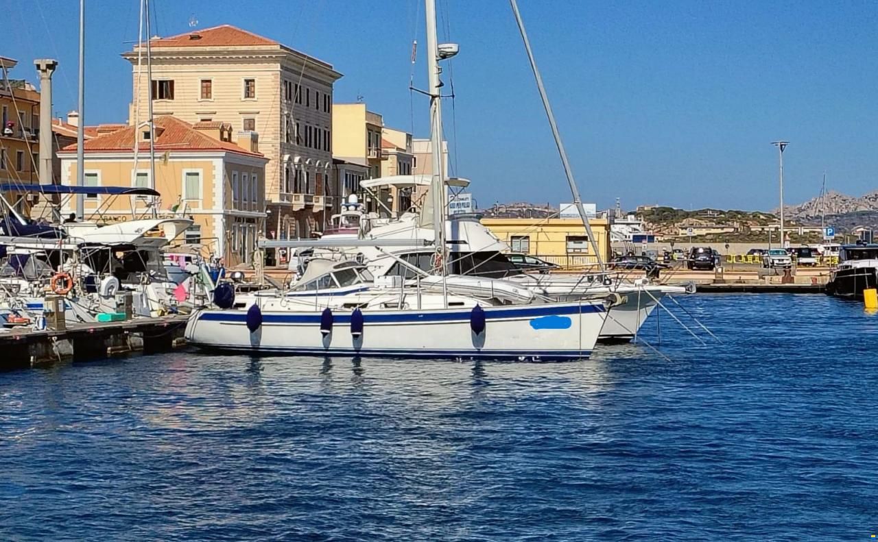 Hallberg-Rassy HR 37
