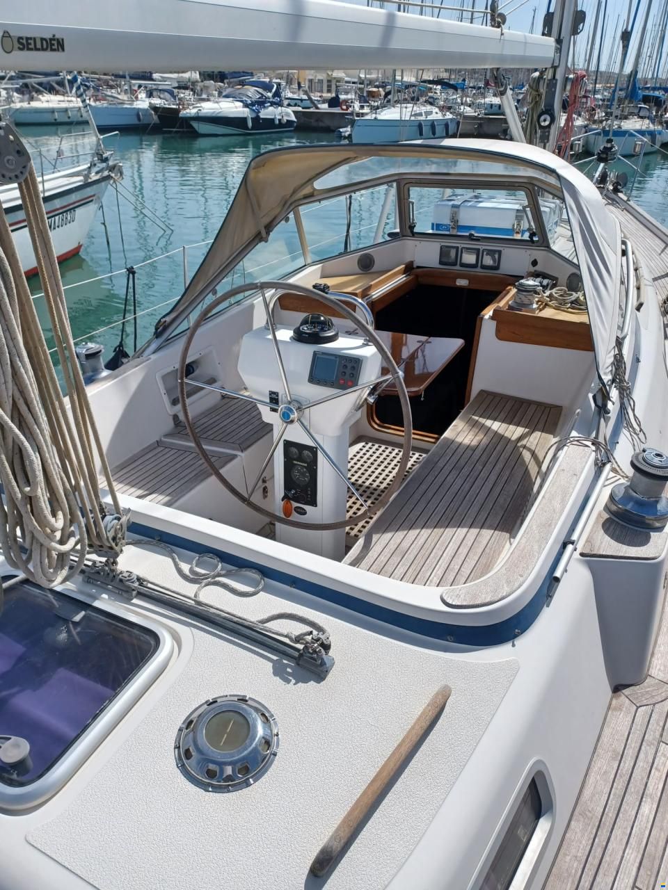 Hallberg-Rassy HR 37