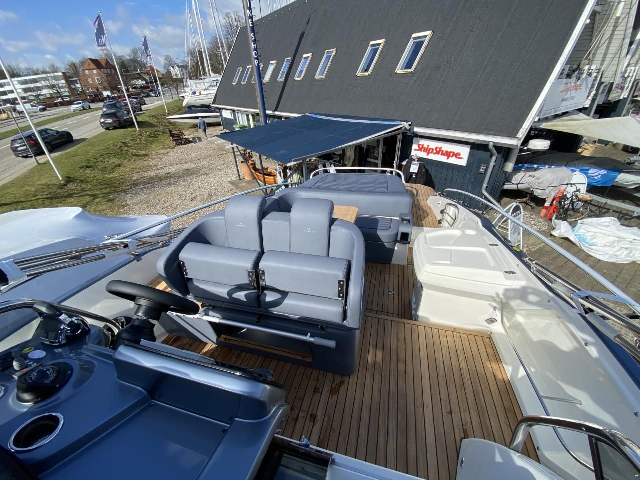 Cranchi E30 Endurance (2021) YDERLIGERE NEDSAT