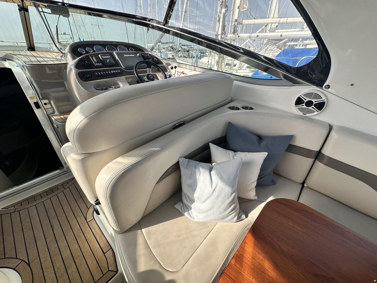 Chaparral 330 Signature