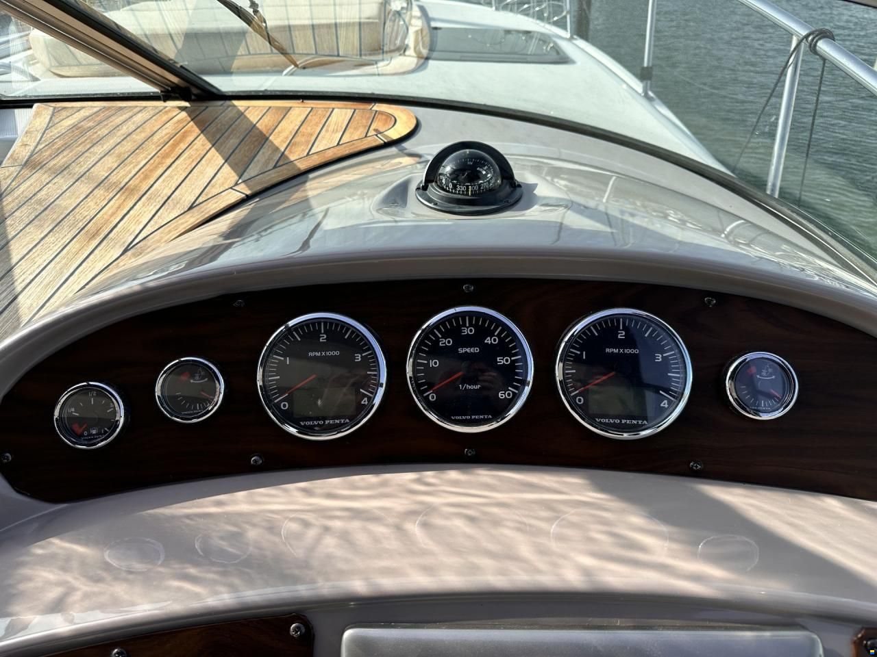 Chaparral 330 Signature