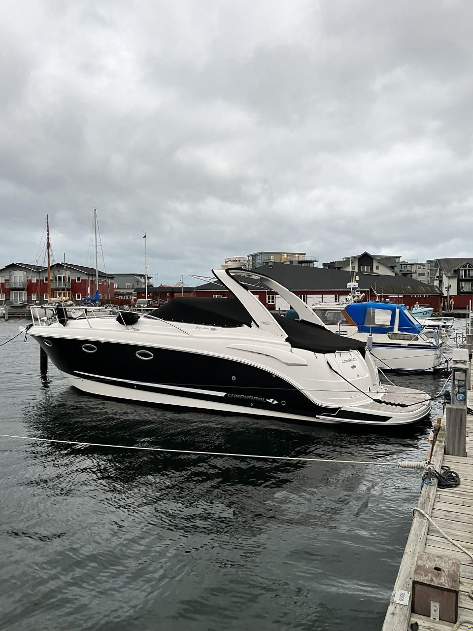 Chaparral 330 Signature