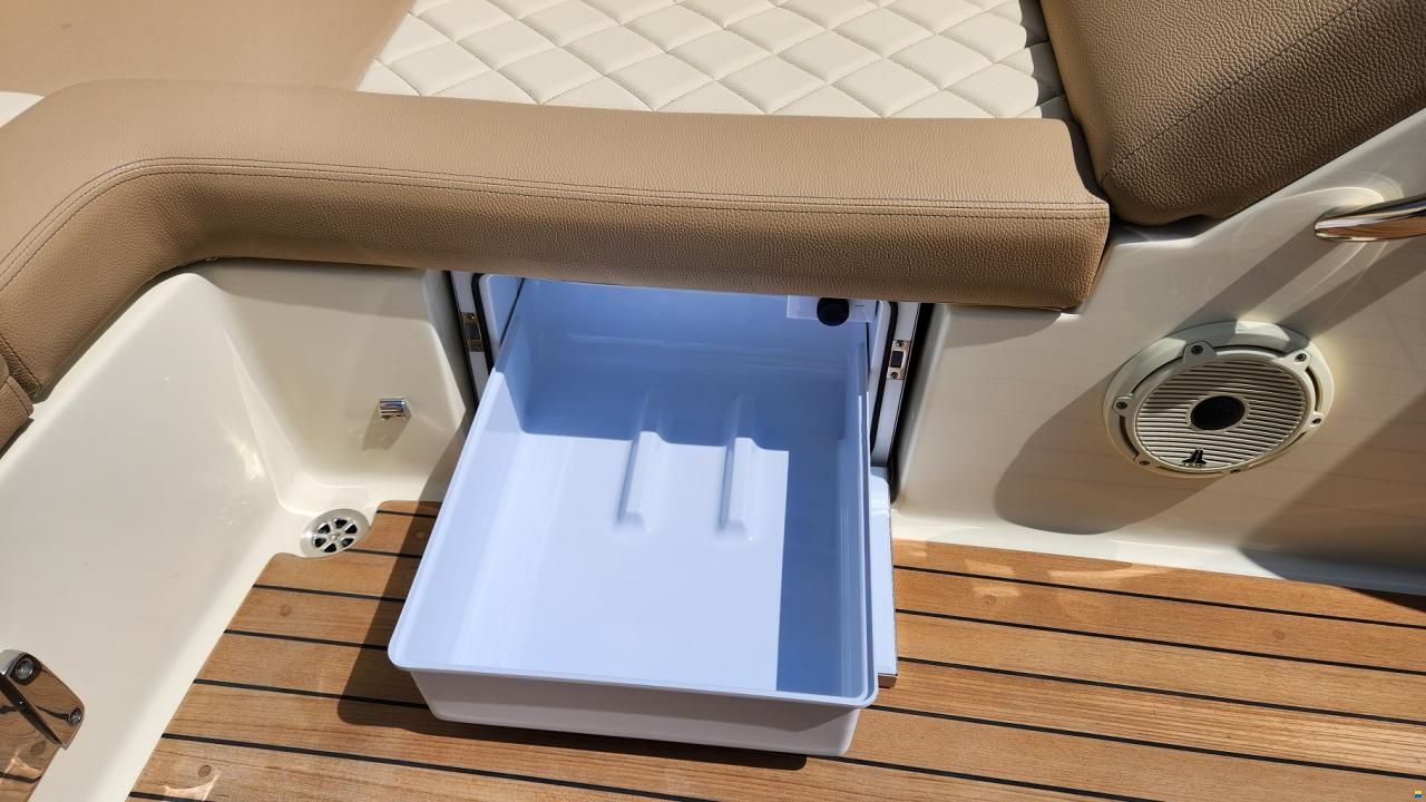 Chris Craft Launch 27