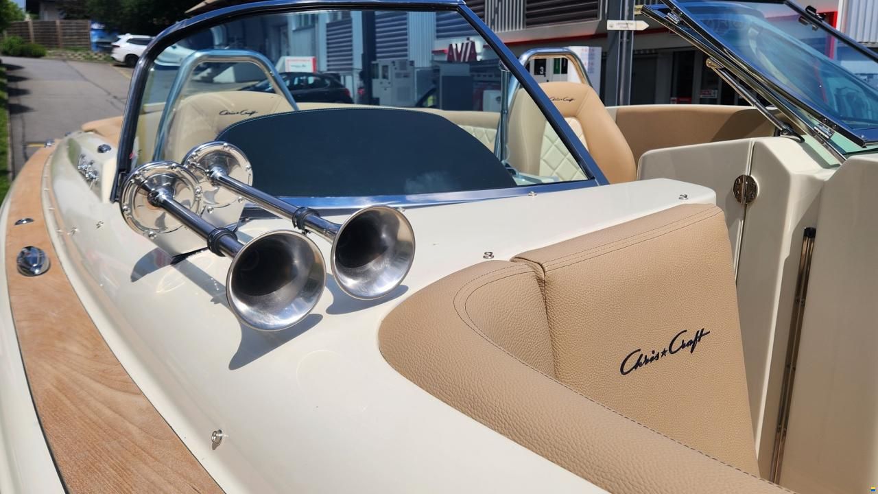 Chris Craft Launch 27