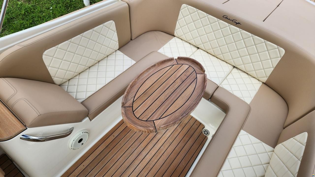 Chris Craft Launch 27