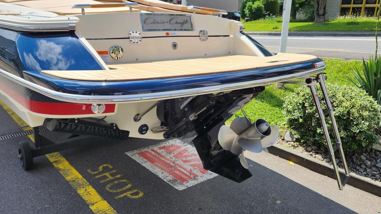 Chris Craft Launch 27