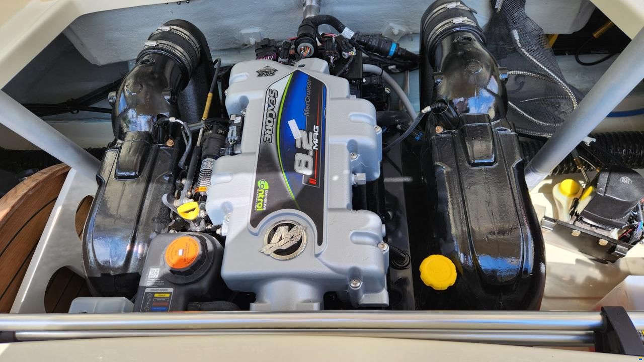 Chris Craft Launch 27