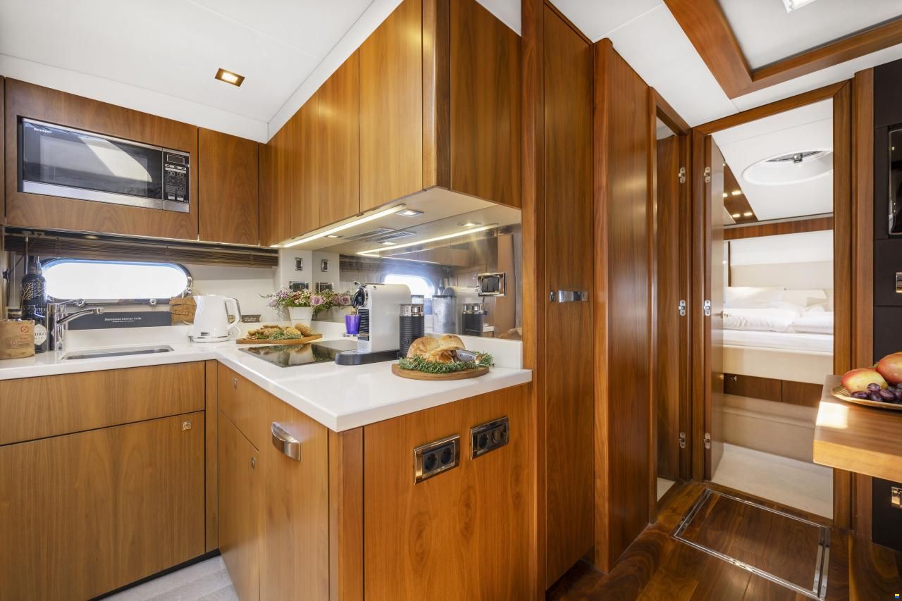 Sunseeker Predator 64