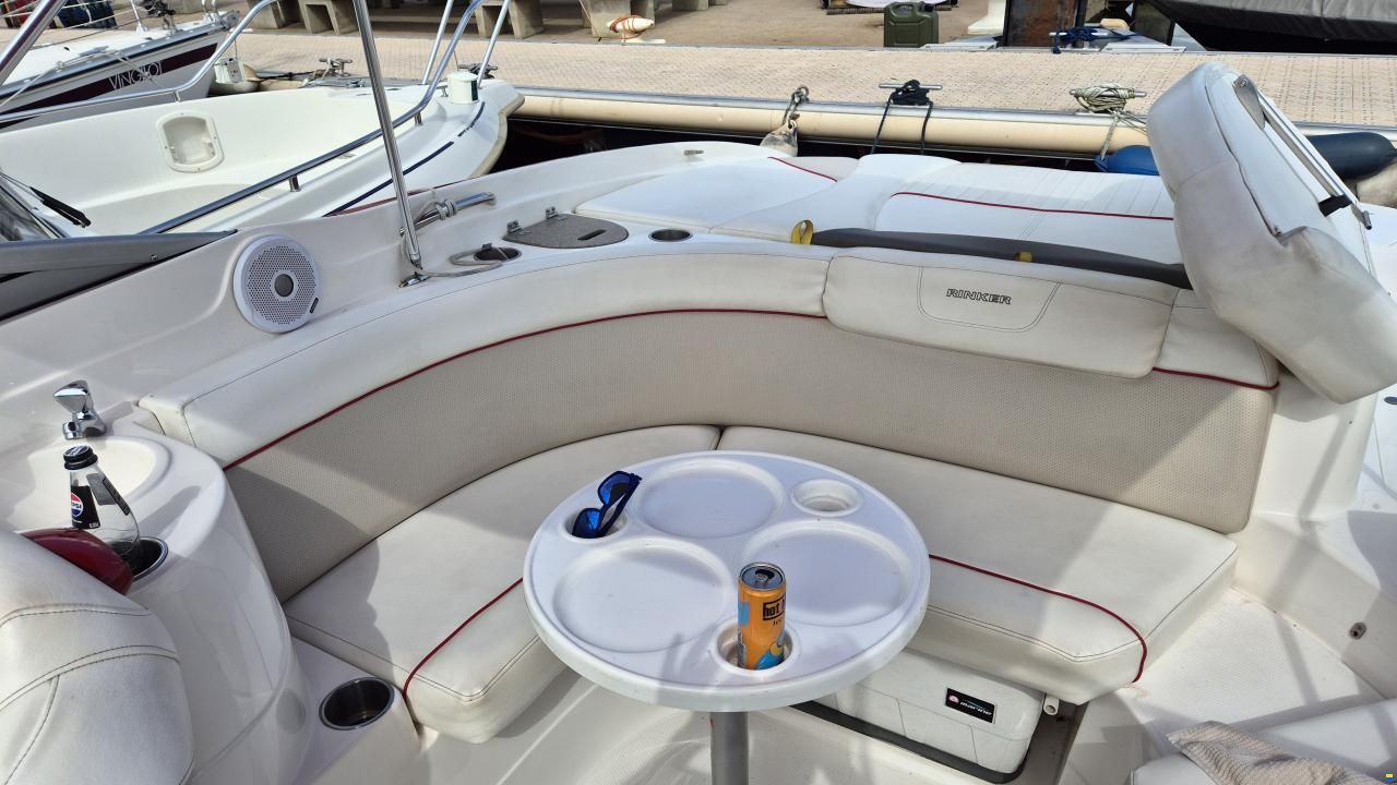 Rinker 246 Captiva Cuddy