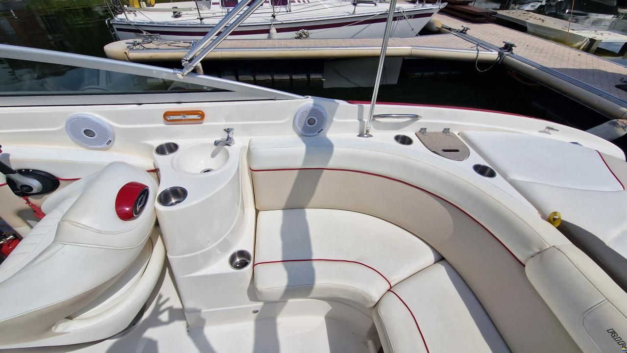 Rinker 246 Captiva Cuddy