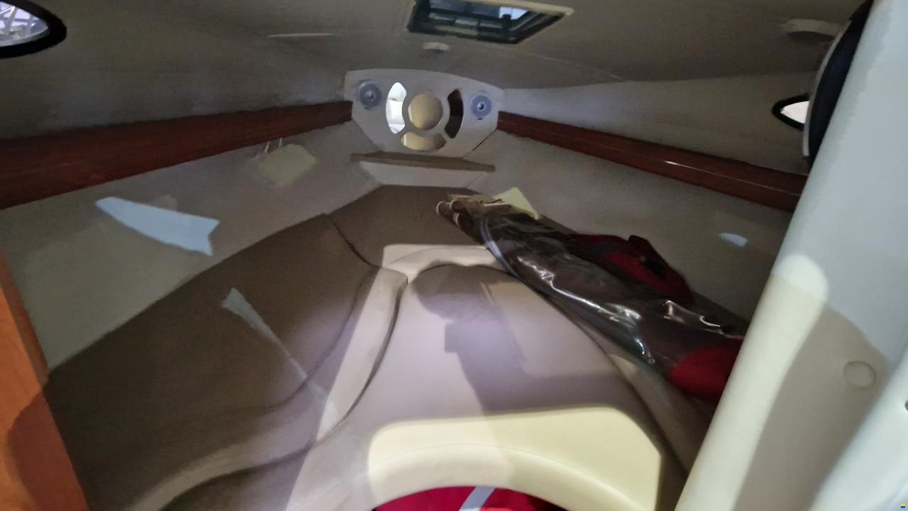 Rinker 246 Captiva Cuddy