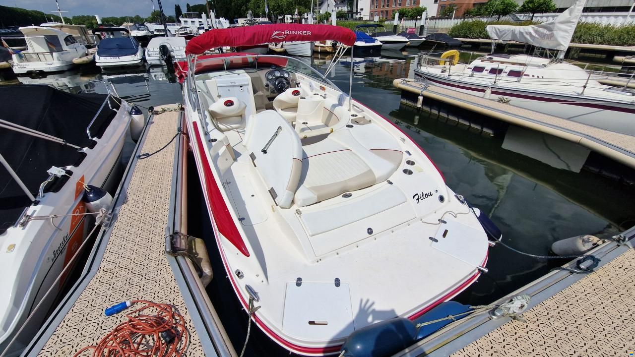 Rinker 246 Captiva Cuddy