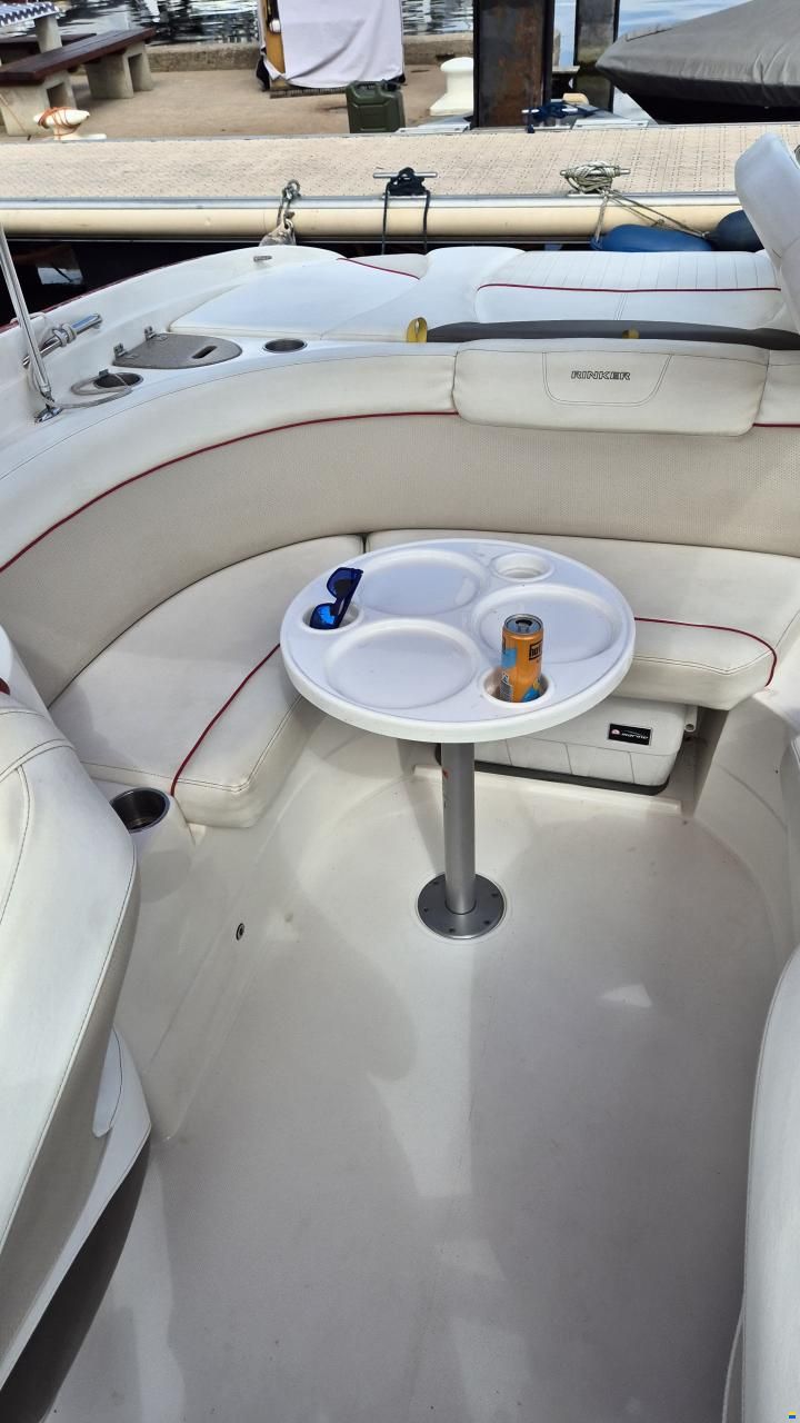 Rinker 246 Captiva Cuddy
